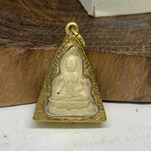 พระพุทธนวราชบพิตร หลัง ภ.ป.ร. เนื้อผง ปี 2529 เลี่ยมทอง90 นน. 8.67 g