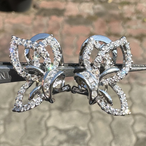 ต่างหู ห่วงเพชร ลายผีเสื้อ เพชร 84 เม็ด 0.90 กะรัต ทอง18Kขาว นน. 6.98 g