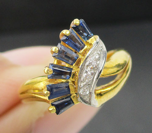 แหวน ไพลิน แทปเปอร์ ฝังเพชรเกสร 3 เม็ด 0.03 กะรัต ทอง90 งานเก่า สวยมาก นน. 4.90 g