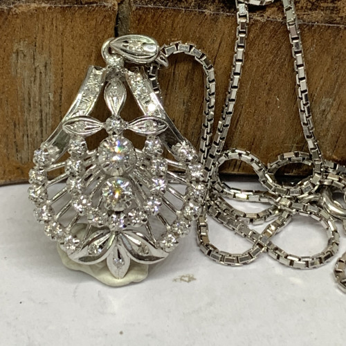 สร้อยคอ อิตาลี375 ทอง9K + จี้ เพชร 2/0.16 ct ฝังเพชร 38/0.30 ct งานปาหะ นน. 8.49 g