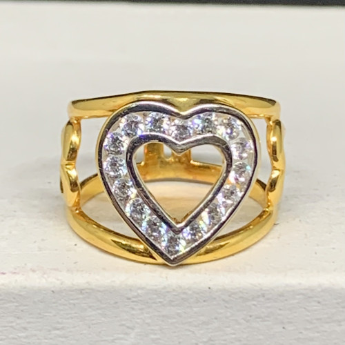 แหวน หัวใจ ฉลุลาย ฝังพลอยขาว ทอง18K งานสวยมาก นน. 5.78 g