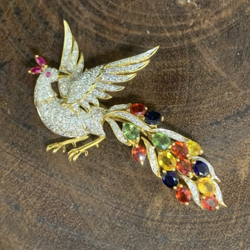 เข็มกลัด นกยูง พลอยหลายสี ฝังเพชร 108 เม็ด 0.90 กะรัต ทอง18K นน. 9.43 g