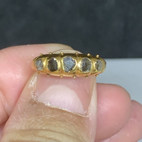 แหวน เพชรซีกแถว ทอง75% ขนาด 54 หลุดจำนำ น่าสะสม นน. 1.80 g