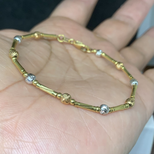 กำไล อิตาลี750 ทอง18K เม็ดกลม คั่นแท่งเหลี่ยม รอบวง 3 กษัตริย์ ความยาว 17.00 ซม. นน. 5.32 g