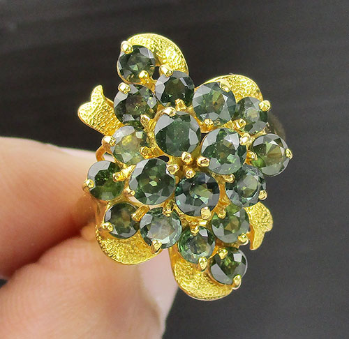 แหวน เขียวส่อง เจียร กระจุกดอกไม้ ทอง90 งานสวยมาก นน. 7.21 g