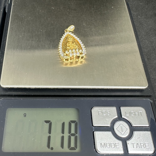 หลวงปู่ทวด วัดช้างให้ เนื้อทองคำ ฝังเพชร 37 เม็ด 0.50 กะรัต ทอง90 นน. 7.18 g 4