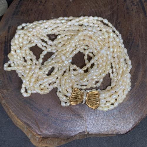 สร้อยคอ มุก 11 สาย ตะขอทอง14K ฝังเพชร 7 เม็ด 0.08 กะรัต ความยาว 16 นิ้ว นน. 75.00 g