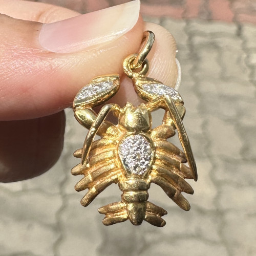จี้ กุ้งมังกร ฝังเพชร 12 เม็ด 0.09 กะรัต ทอง18K นน. 3.56 g