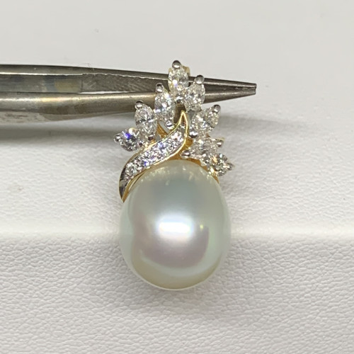 จี้ มุก South sea สีขาว 10.9 มิล ฝังเพชร 6/0.14 ct เพชรมาคีย์ 7/0.45 ct ทอง90 นน. 3.90 g
