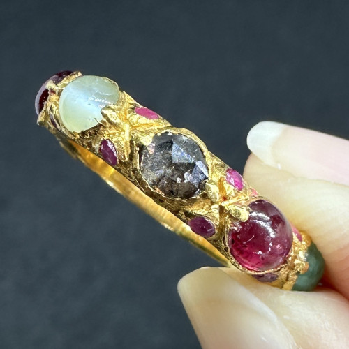 แหวน พิรอด นพเก้า ฝังเพชรซีก รอบวง ทอง90 size 49 งานเก่า สวยมาก นน. 5.33 g