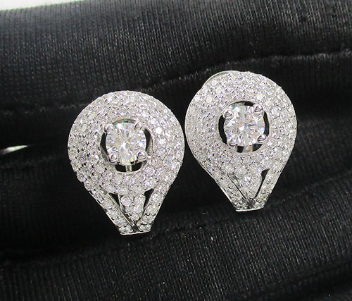 ต่างหู เพชร น้ำ 100 GIA เพชร 2 เม็ด 0.66 กะรัต ล้อมเพชร 152 เม็ด 1.46 กะรัต ทอง18Kขาว นน. 8.36 g 4