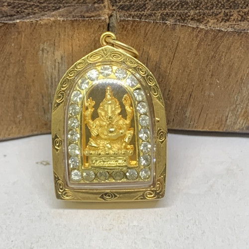 พระพิฆเนศวร กะไหล่ทอง ฝังพลอยขาว เลี่ยมทอง90 นน. 5.71 g