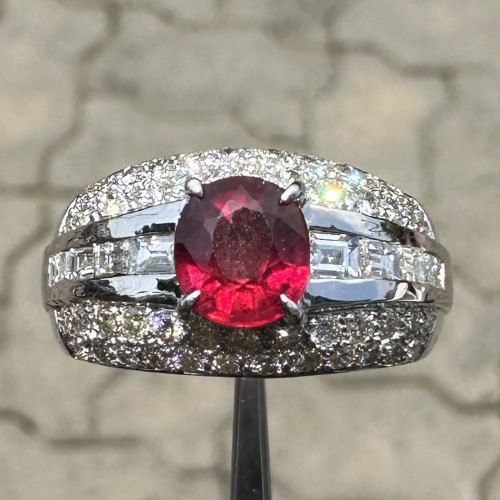 แหวน ทับทิม อัฟริกา 1.55 กะรัต ฝังเพชร 58 เม็ด 1.17 กะรัต ทอง18Kขาว ขนาด 56 นน. 6.43 g