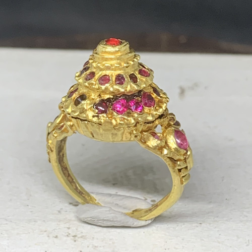 แหวน พลอยแดง ทรงฉัตร งานครั่ง ทอง90 ขนาด 48.5 นน. 6.07 g 2