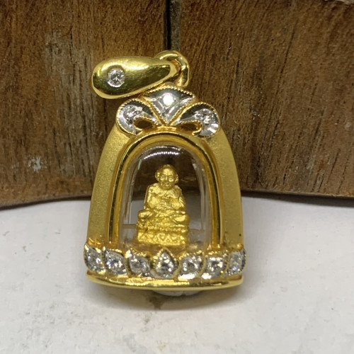 หลวงปู่ทวด วัดช้างให้ เนื้อทองคำ กรอบทอง ฝังเพชร 11 เม็ด 0.12 กะรัต ทอง75% นน. 5.21 g