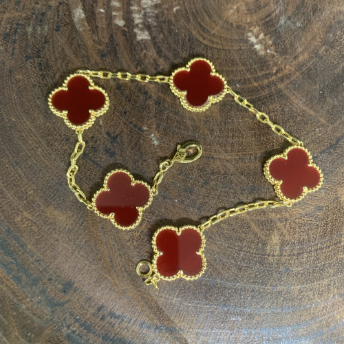 สร้อยข้อมือ อิตาลี750 ทอง18K คั่นใบโคลเวอร์ พลอยแดง รอบเส้น ความยาว 19.50 ซม. นน. 9.88 g