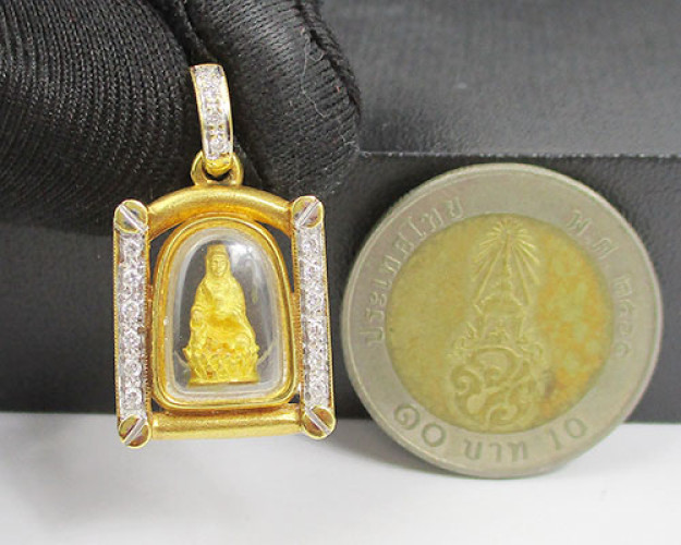 จี้ เจ้าแม่กวนอิม เนื้อทองคำ กรอบทอง18K ฝังเพชร 16 เม็ด 0.14 กะรัต นน. 5.48 g 2
