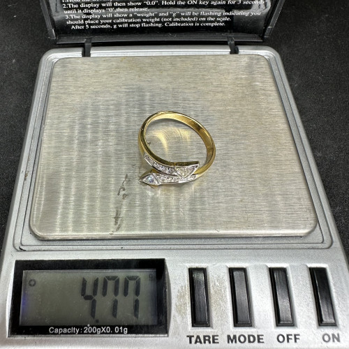 แหวน เพชรสามเหลี่ยมไขว้ 2 เม็ด 0.40 กะรัต ฝังเพชรแถว 10 เม็ด 0.20 กะรัต ทอง90 นน. 4.77 g 8
