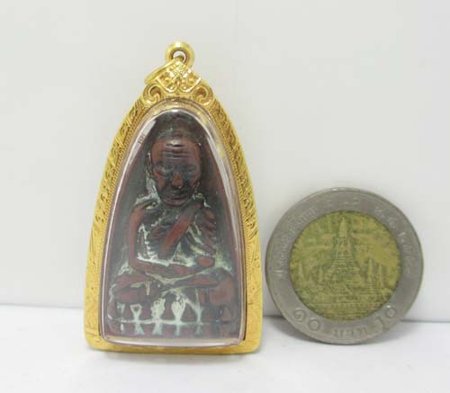 พระหลวงปู่ทวด พิมพ์เตารีด เลี่ยมทอง ยกซุ้ม นน. 37.32 g 2