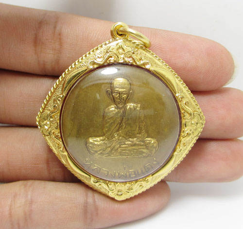 เหรียญ หลวงพ่อแดง วัดแหลมสอ ปี2513 กะไหล่ทอง เลี่ยมทอง90 นน. 23.18 g 3