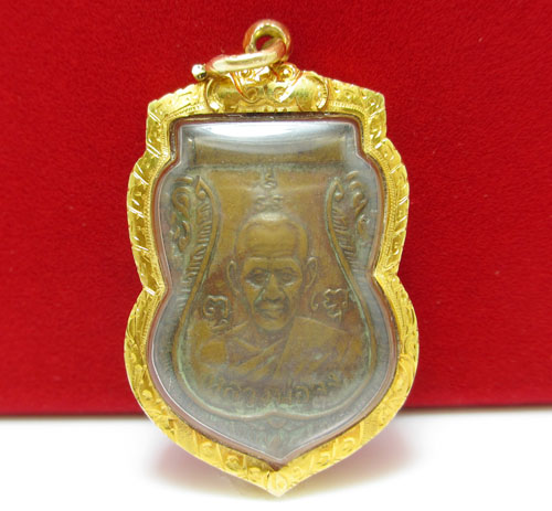 เหรียญเสมา 6 รอบ หลวงพ่อจง เนื้อทองแดง ปี 2487 เลี่ยมทอง ยกซุ้ม นน. 13.14 g
