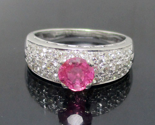 แหวน Pink Shappire ฝังเพชรกุหลาบ 3 แถว 30 เม็ด 0.30 กะรัต งานทองขาวโบราณ(ปาหะ) นน. 2.56 g