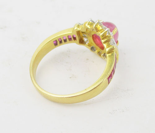 แหวน ทับทิม หลังเบี้ย ล้อมเพชร 12 เม็ด 0.60 กะรัต บ่าข้างทับทิม ทอง90 งานเก่า หลุดจำนำ สวยมาก นน. 4. 2