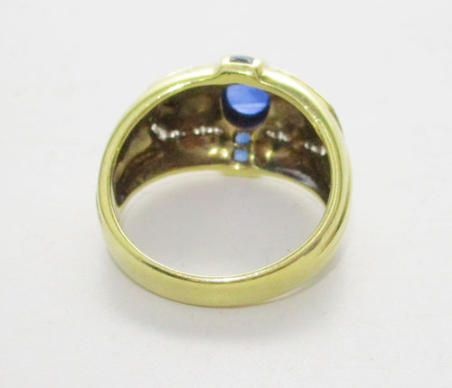 แหวน ไพลิน หลังเบี้ย ฝังเพชรเกสร 30 เม็ด 0.20 กะรัต ทอง18K งานเก่า หลุดจำนำ สวยมาก นน. 7.85 g 2