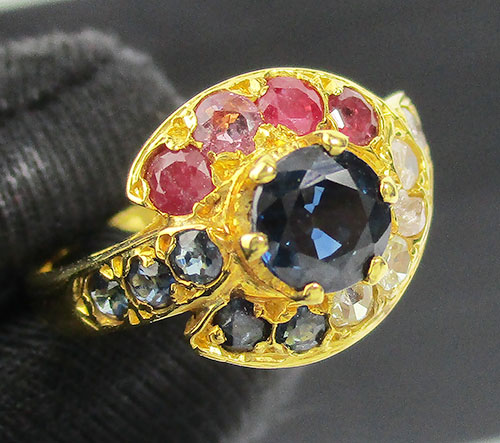 แหวน ไพลิน ทับทิม เจียร ฝังพลอยขาว ทอง90 งานเก่า หลุดจำนำ สวยมาก นน. 4.60 g