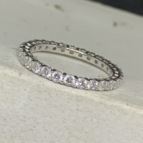 แหวน เพชรรอบ เพชร 28 เม็ด 0.84 กะรัต ทอง18Kขาว ขนาด 52 นน. 1.45 g