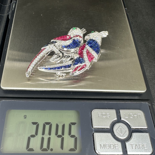 เข็มกลัด นกแก้ว ฝังทับทิม ไพลิน พม่า ฝังไร้หนาม เพชร 80/2.00 ct ทอง18K พร้อม Cert. งานสวยหรู ดูดีม้า 7