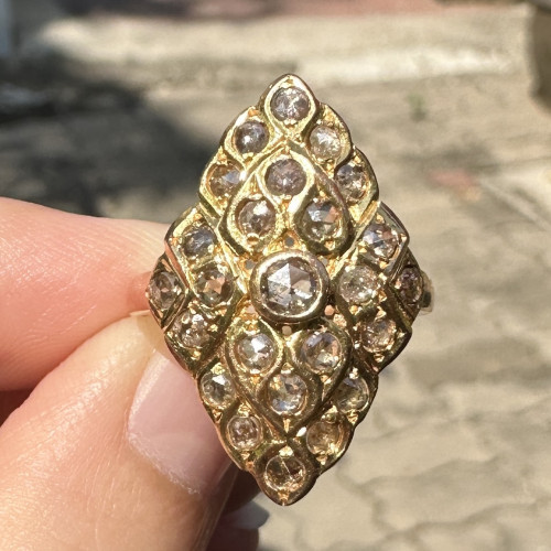 แหวน เพชรซีกลูกโลก 26 เม็ด 0.60 กะรัต ทอง18K ขนาด 56 นน. 5.35 g