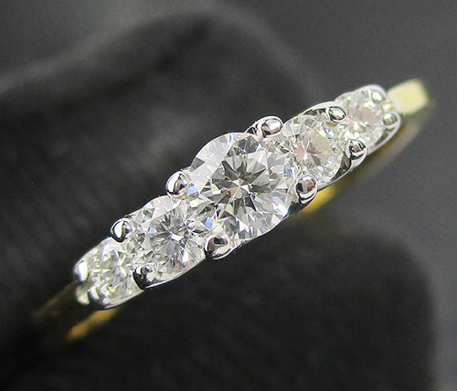 แหวน เพชรแถวชู 5 เม็ด 0.22 กะรัต ทอง18K งานสวยมาก นน. 1.52 g