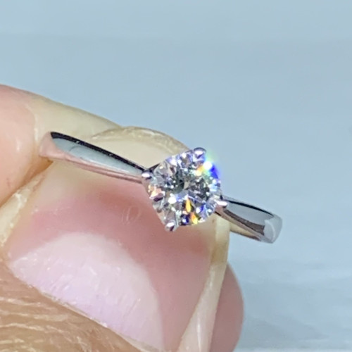 แหวน เพชรเดี่ยว 1 เม็ด 0.40 กะรัต น้ำ 100 D color vs1 ทอง18Kขาว พร้อม Cert. GIA งานสวยมาก นน. 2.25 g