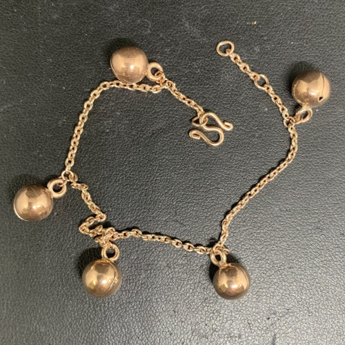 สร้อยข้อมือ นาก40 ลายห่วงกลม กระพรวน ตุ้งติ้ง งานสวยมาก นน. 8.12 g