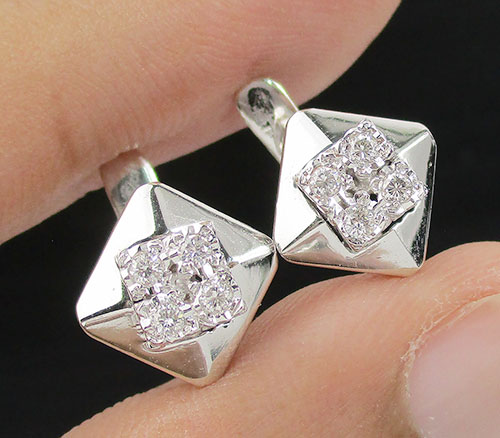 ต่างหู ห่วงเพชร ทรงสี่เหลี่ยม เพชร 8 เม็ด 0.24 กะรัต ทอง18Kขาว นน. 3.70 g