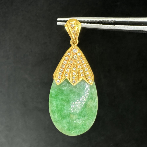 จี้ หยก พม่า ฝังเพชรกุหลาบ 32 เม็ด 0.19 กะรัต ทอง90 นน. 8.21 g