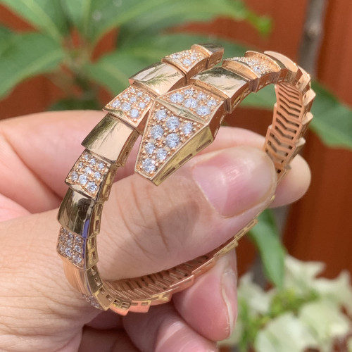 กำไล งู ฝังเพชร 127 เม็ด 1.79 กะรัต ทอง18K Pink gold ความกว้าง 5.60 ซม. นน. 42.13 g
