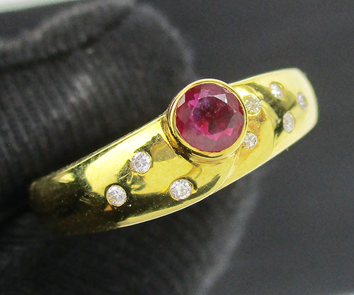 แหวน ทับทิม เจียร ฝังเพชร 8 เม็ด 0.04 กะรัต ทอง18K งานสวยมาก นน. 2.65 g