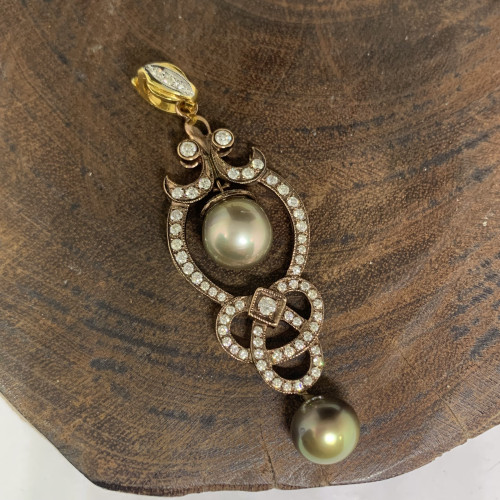 จี้ มุก South sea สีเขียวทอง 10.19 มิล ล้อมเพชร 86/1.49 ct ทอง18K พร้อม Cert. นน. 13.59 g