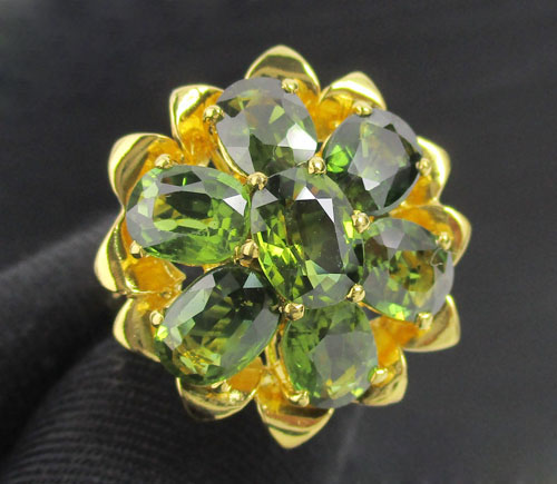 แหวน เขียวส่อง เจียร กระจุกดอกไม้ ทอง90 งานเก่า หลุดจำนำ สวยมาก นน. 7.76 g
