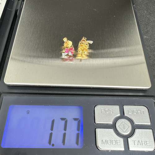 ต่างหู ทับทิม ฝังเพชรกุหลาบ 4 เม็ด 0.04 กะรัต ทองK 2 สี (ทอง29.84%) นน. 1.77 g 8