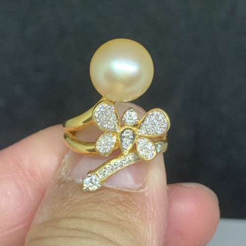 แหวน มุก South sea สีทอง 10 มิล ฝังเพชร 36 เม็ด 0.26 กะรัต ทอง18K ขนาด 52 งานสวย วิ้งวิ้ง นน. 6.81 g