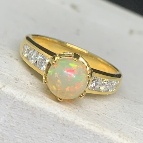 แหวน โอปอล 0.80 กะรัต ฝังเพชร 6 เม็ด 0.34 กะรัต ทอง90 ขนาด 52 นน. 4.66 g