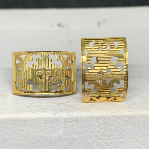 ต่างหู ห่วงทอง หน้าโล่ห์ ฉลุลาย ทอง18K ตัดลาย นน. 3.35 g