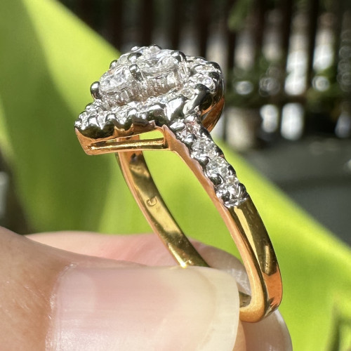 แหวน เพชร กระจุกหัวใจ 3/0.30 ct ล้อมเพชร 18/0.18 ct บ่าข้าง 8 เม็ด 0.08 กะรัต ทอง90 ขนาด 47 นน. 3.8 1