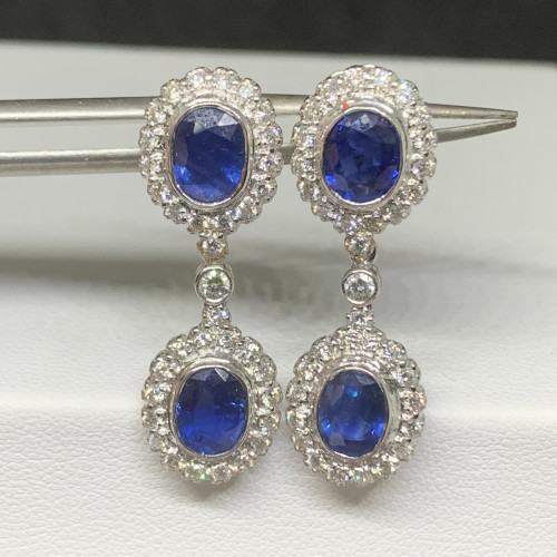 ต่างหู ไพลิน กาญจนบุรี 4/4.80 ct ตุ้งติ้ง ฝังเพชร 70/1.00 ct ทอง18K พร้อม Cert. นน. 8.50 g