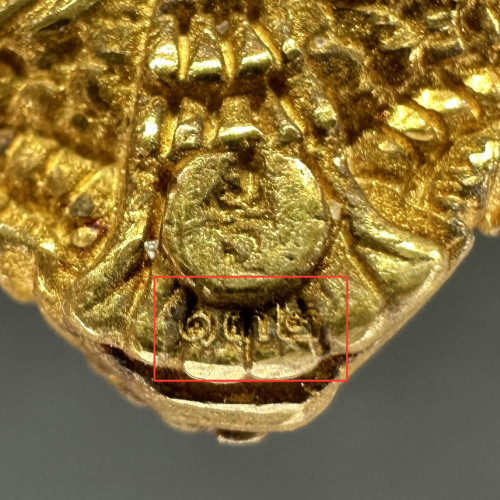 องค์พญาครุฑ อ.วราห์ รุ่น ๙ หน้า มหาเศรษฐี ปี 2553 เนื้อทองคำ ตอกโค้ด ๑๓๒ นน. 5.49 g 5