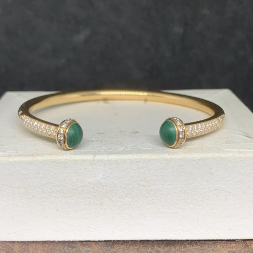 กำไล Piaget มาลาไคต์ กรีน ฝังเพชร 90 เม็ด 1.00 กะรัต ทอง18K ความกว้าง 5.70 ซม. งานสวยมาก นน. 16.81 g