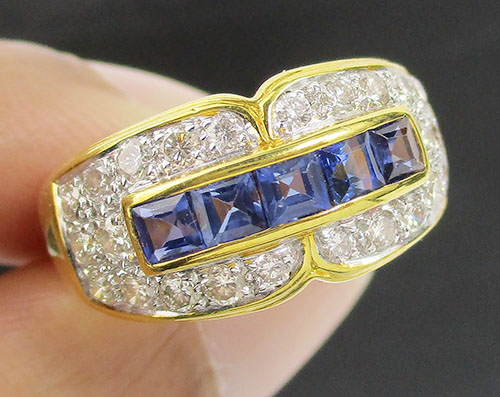 แหวน ไพลิน Princess แถว ฝังเพชร 24 เม็ด 0.72 กะรัต ทอง90 งานสวยมาก นน. 7.42 g